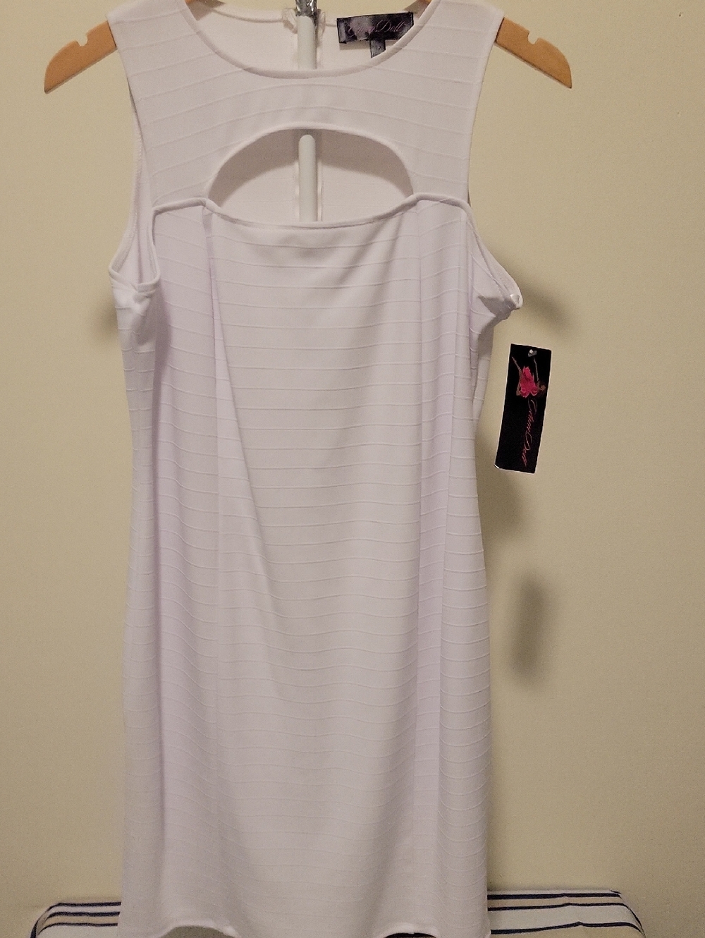 Small Fit M - L White Sleeveless Cutout Shift Dress -
